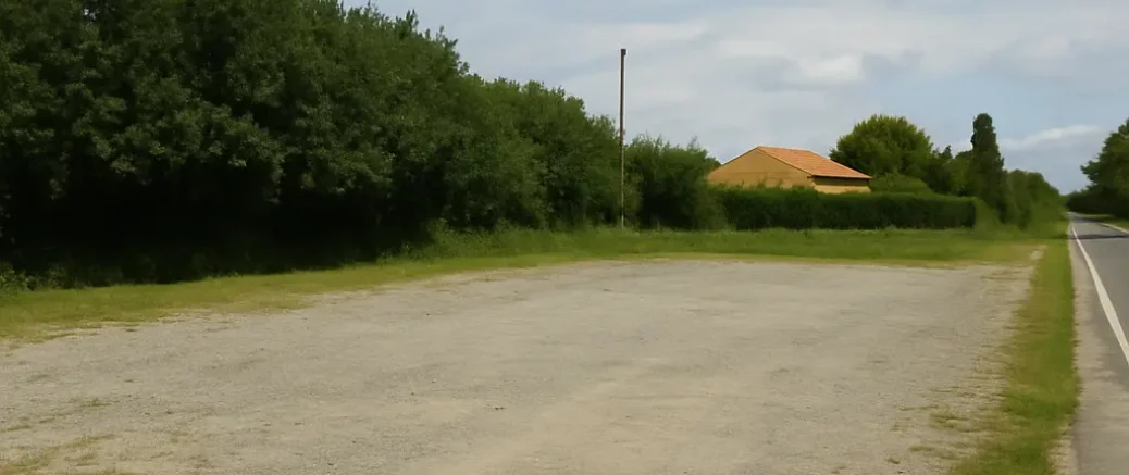 El Concello de Abegondo busca crear un nuevo aparcamiento junto al centro social de Cos