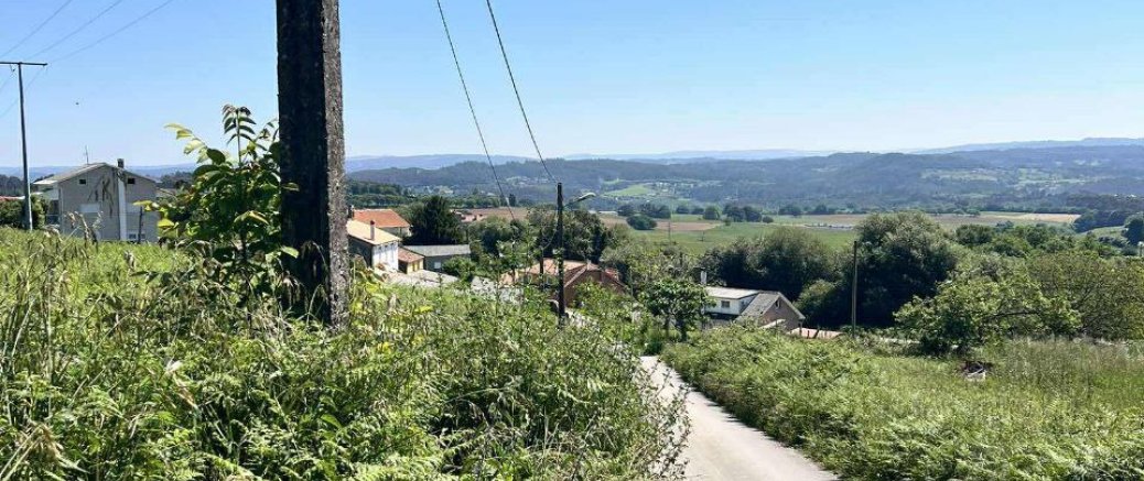 Vecinos de Vilamarín (San Tirso) denuncian el abandono de los viales y caminos que conectan con el centro de Abegondo